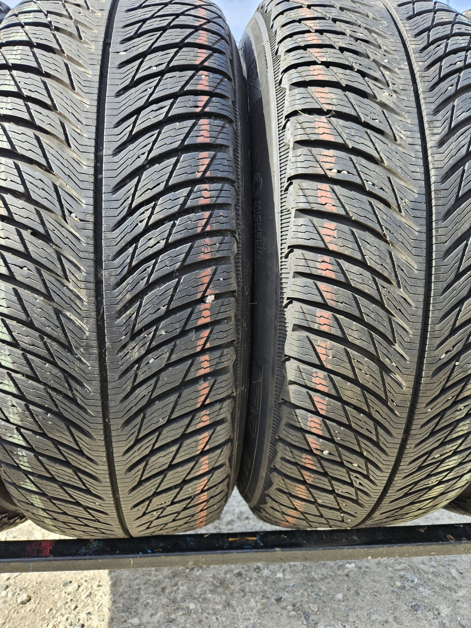 Vând anvelope iarnă  215/65r17 215/65/17 MICHELIN