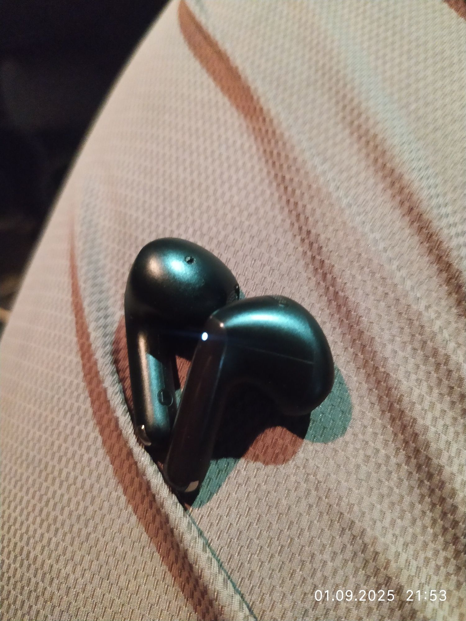 QCYbeats airpods naushnegi sotiladi