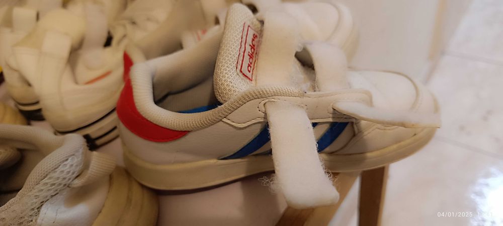 Vand adidasi Adidas mar 27 albi cu albastru originali