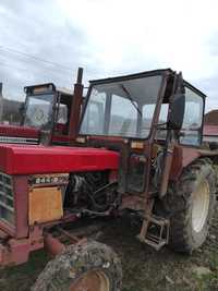 Vând tractor case 844