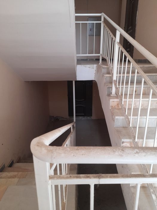 Новостройка. Пишган карвучдан Квартира сотилади   3 хонали. 1/3/4..