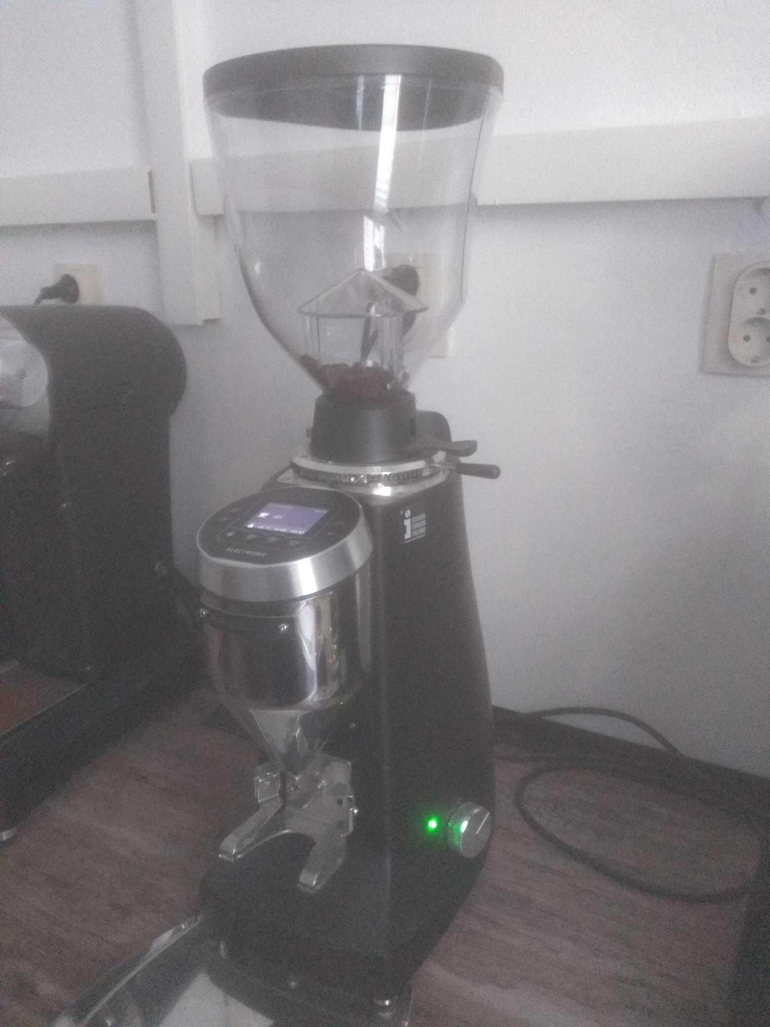 Професионална кафемелачка MAZZER MAJOR V electronic