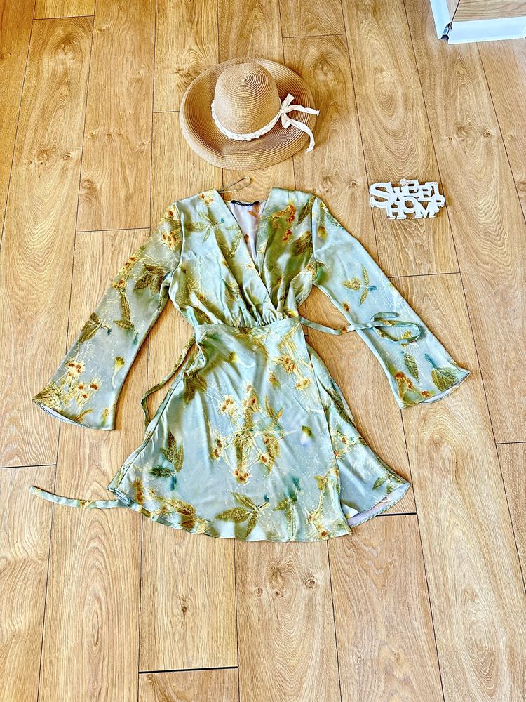 Разкошна лятна рокличка Zara