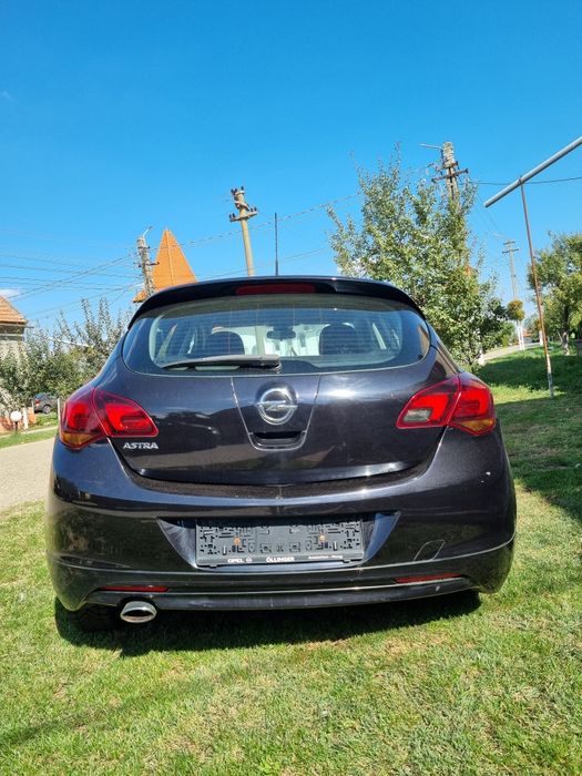 Opel Astra J Turbo 140 CP 2011
