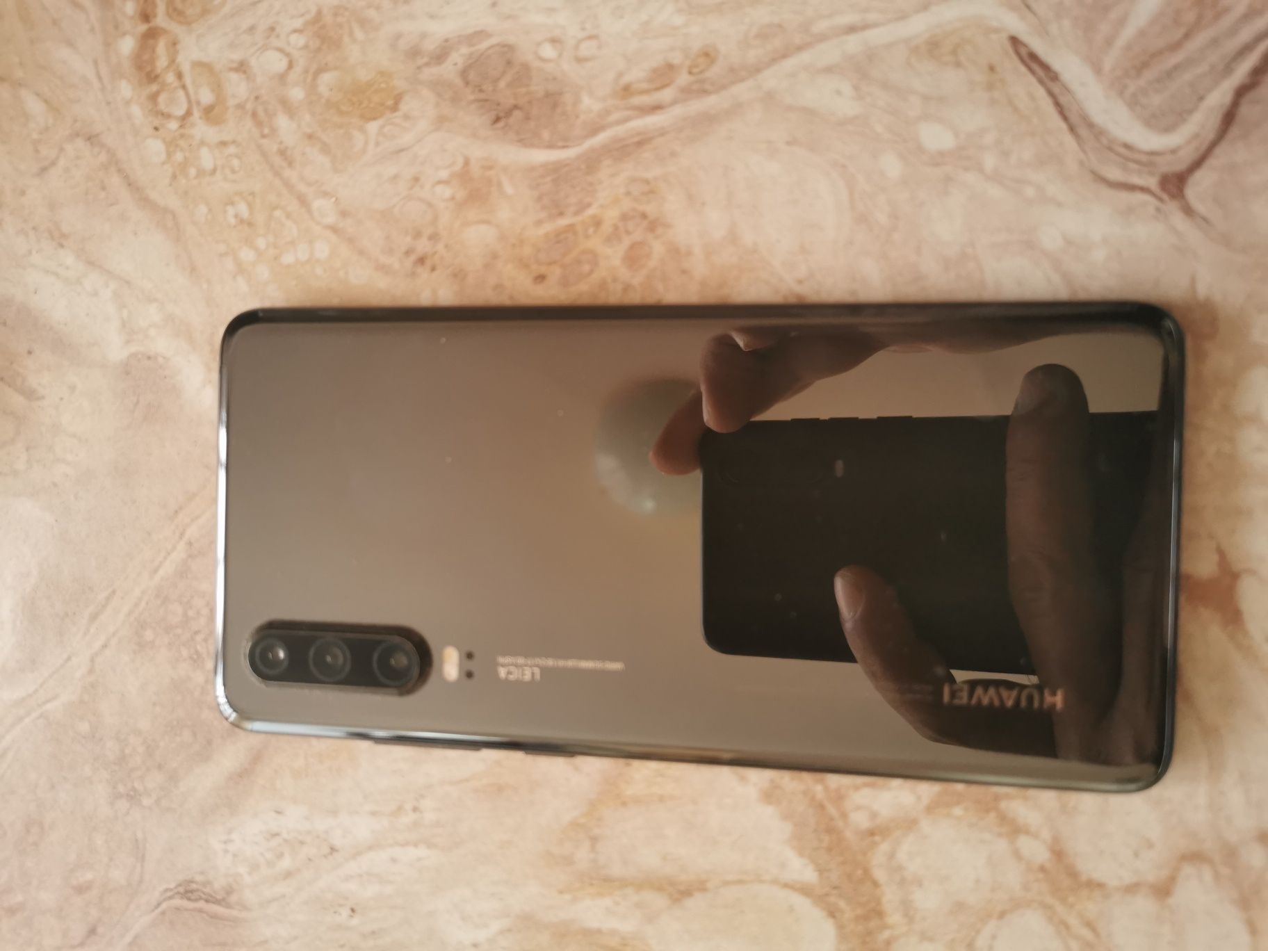 Huawei p30 много запазен