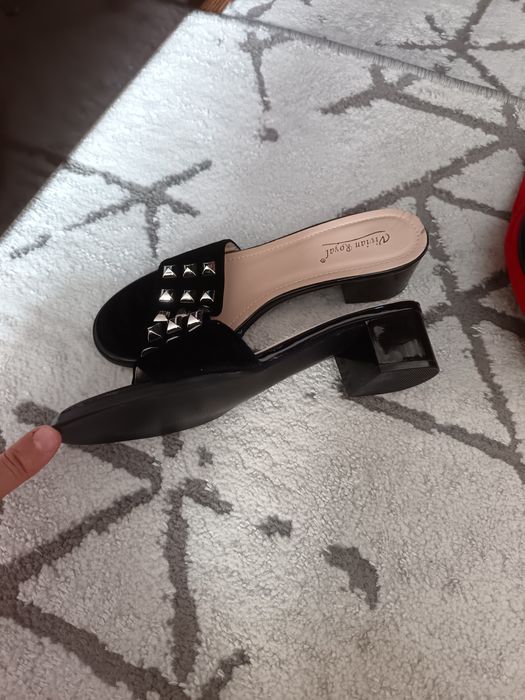 Оёк кейимлар сотилади