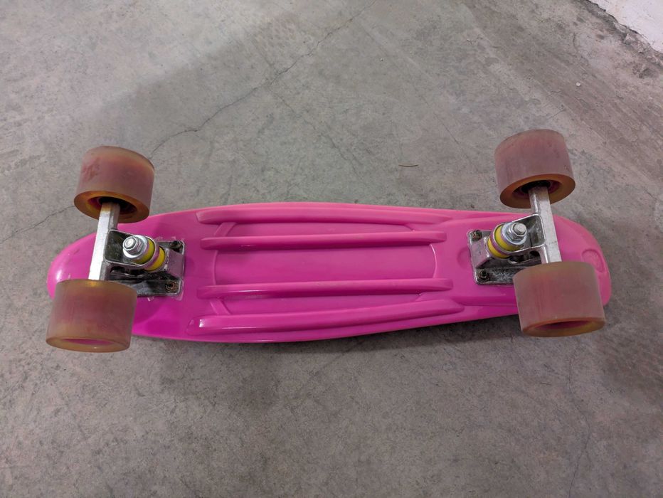 Скейтборд за момче и момиче