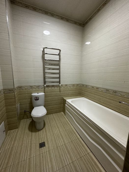 Таййор уй сотилади 9 хона + 2 холл + подвал