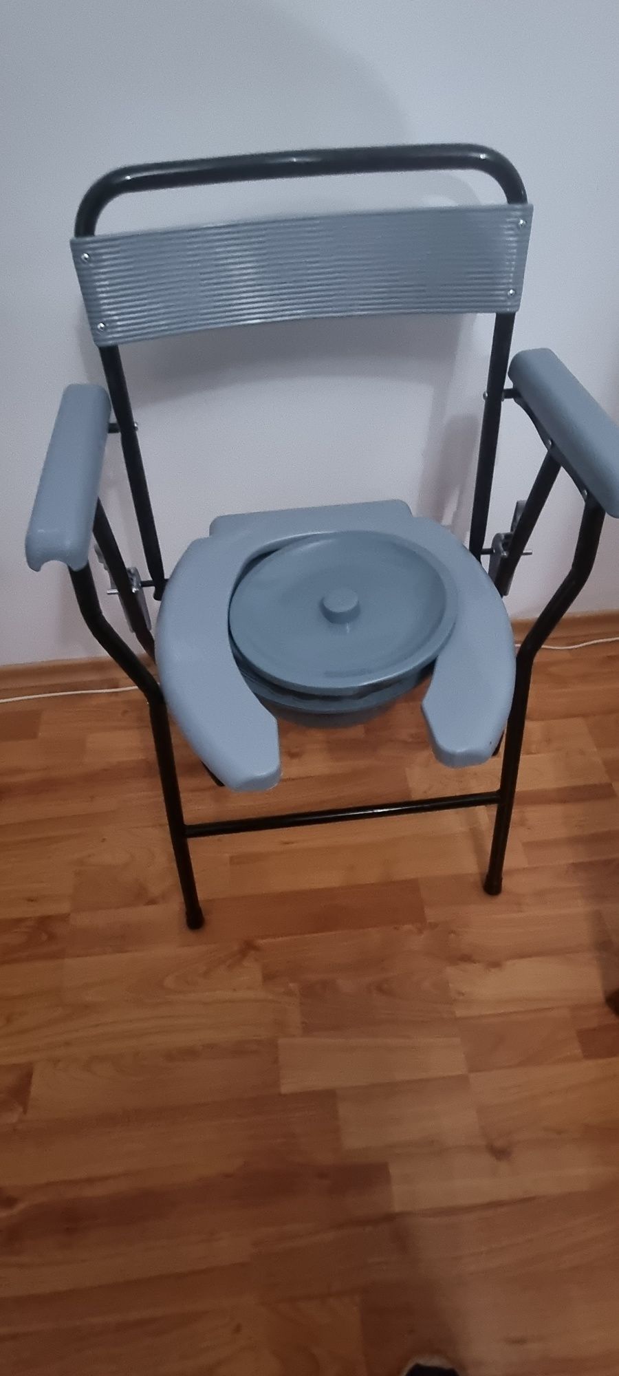 Scaun de toaleta pentru batrani