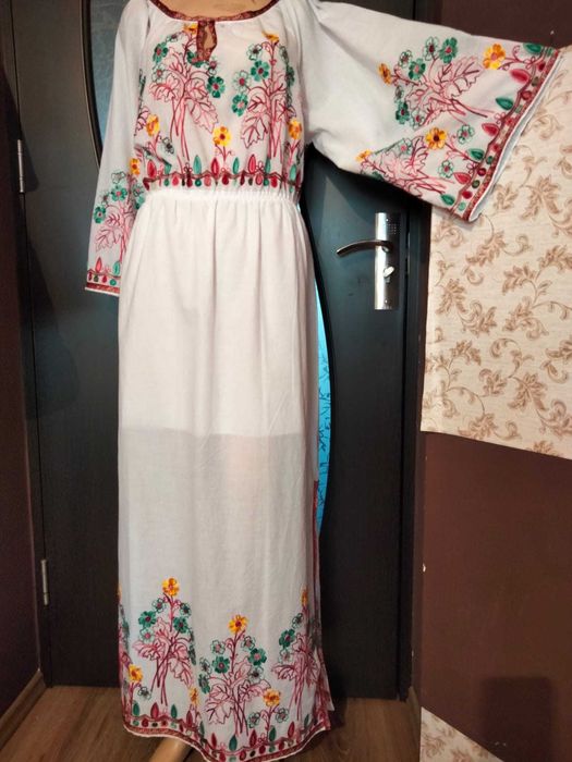 Costum popular stilizat