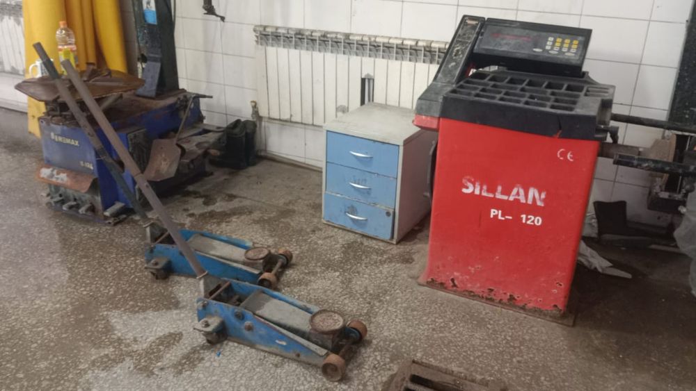 Продам оборудование для шиномонтажа.