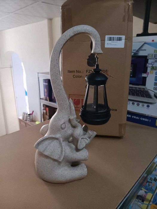 Декоративна статуя Слон със соларно фенерче, градинска фигурка