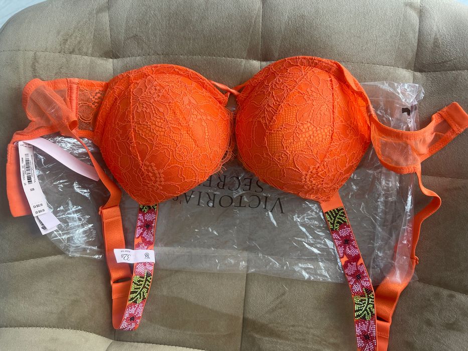 Sutien și chiloți Victoria's Secret