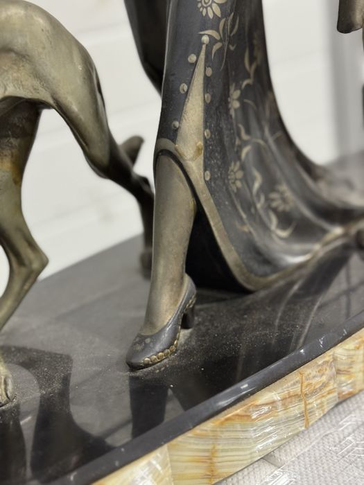 Statueta art deco din antimoniu pe soclu de marmura