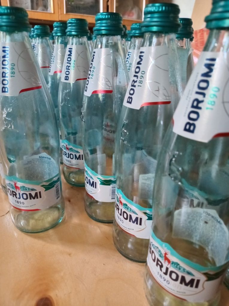 Продам стеклянные бутылки от Боржоми 500мл, 60 штк