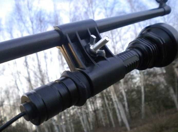 Мощен акумулаторен LED фенер с 3 батерии