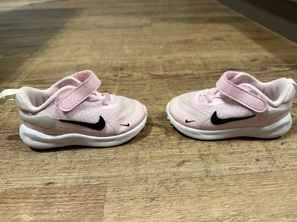 Nike Revolution 7