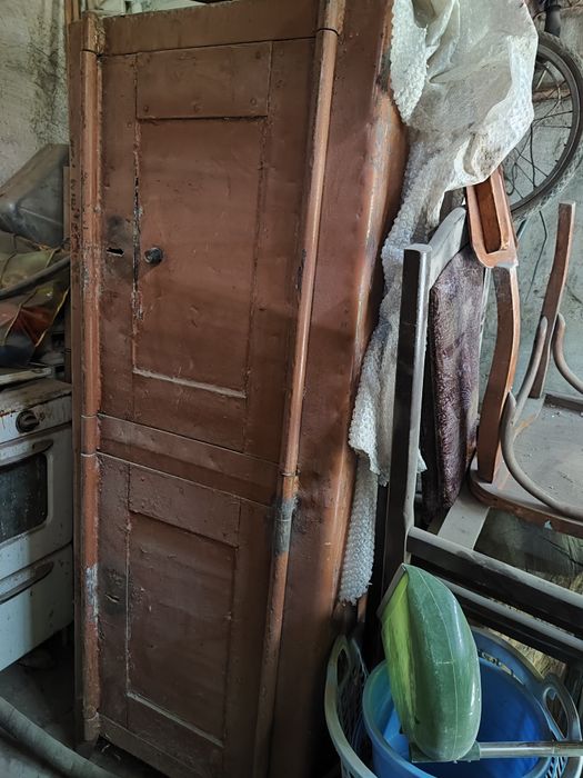 Продам сейф , железный шкаф