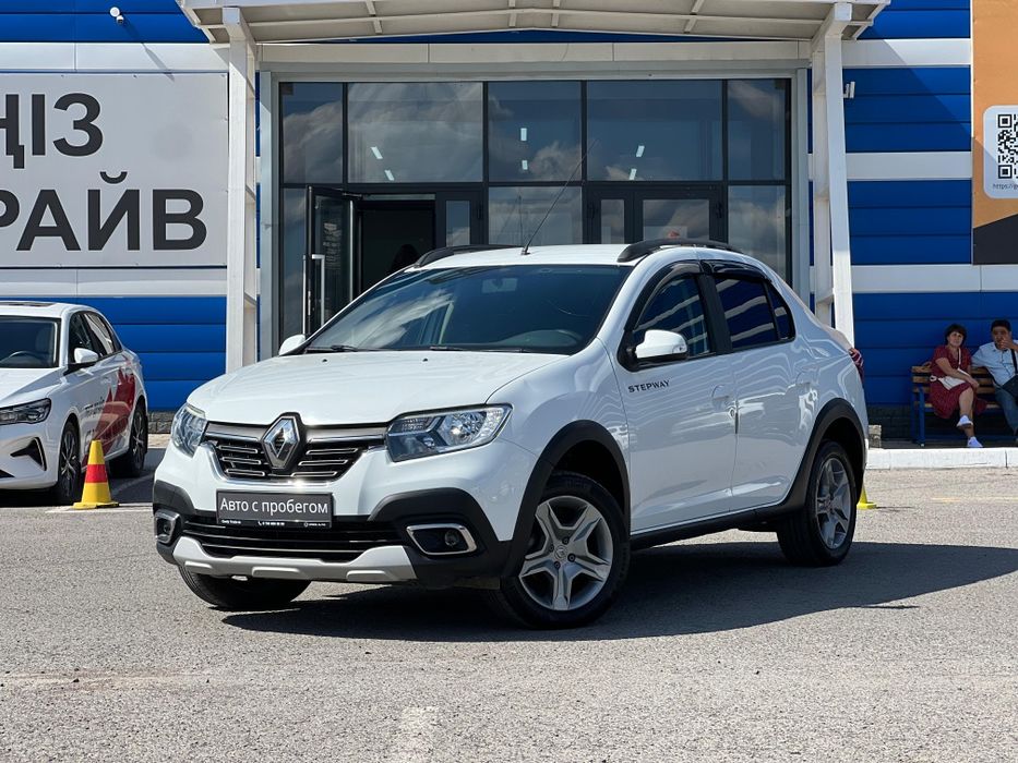 Renault Logan Stepway 2021 года.