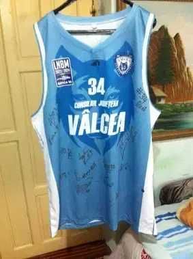 Tricou Baschet CS VALCEA cu autografe-- Banii merg la un baiat bolnav.