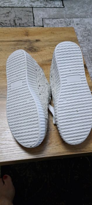 Teniși  albi cu paiete, pentru fete