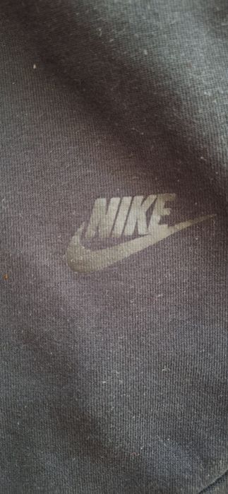 Продавам Nike tech black.Old edition