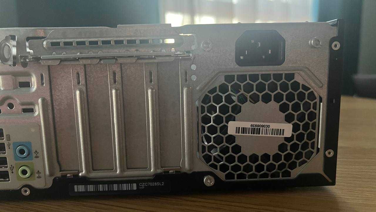Настолен компютър HP EliteDesk 705 G2