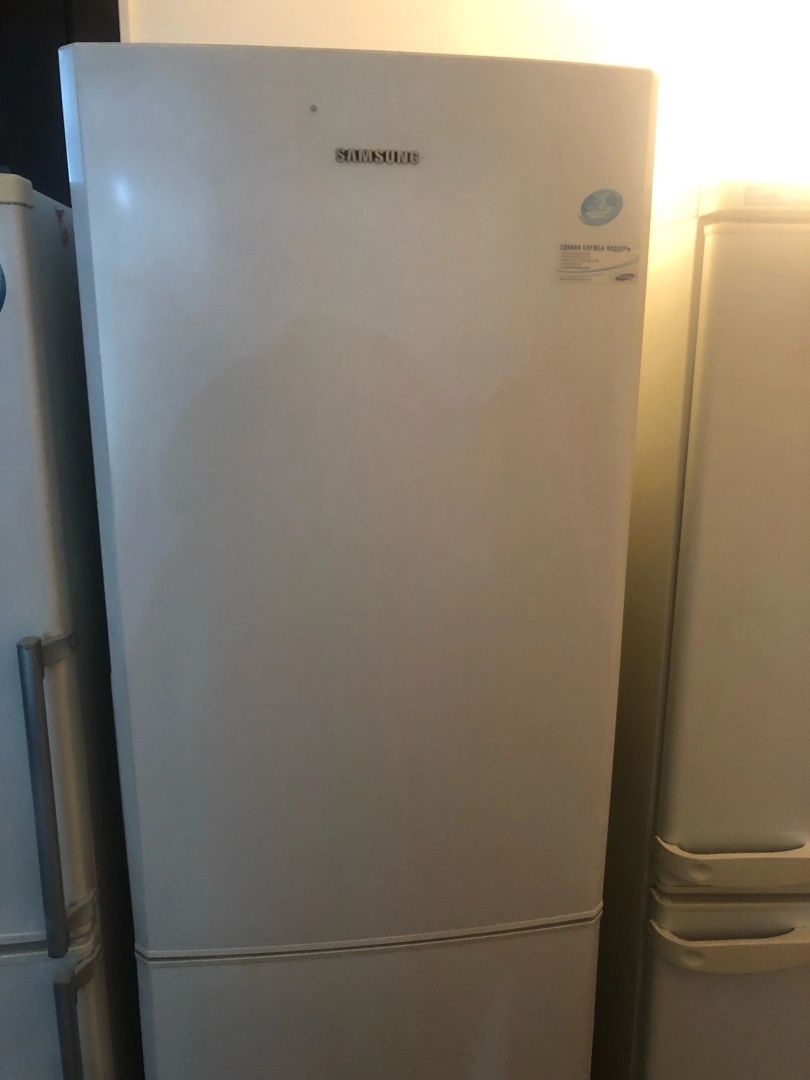 Холодильник SAMSUNG 1,80 NO FROST.