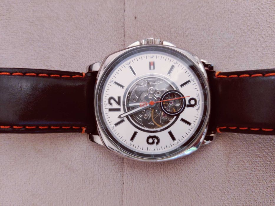 Оригинален часовник на Tommy Hilfiger