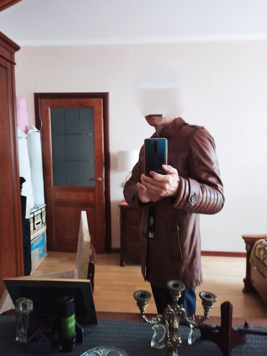 Продам кожаную куртку р. 46, Италия дизайн
