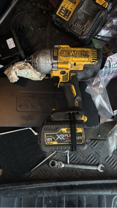 Pistol impact dewalt
