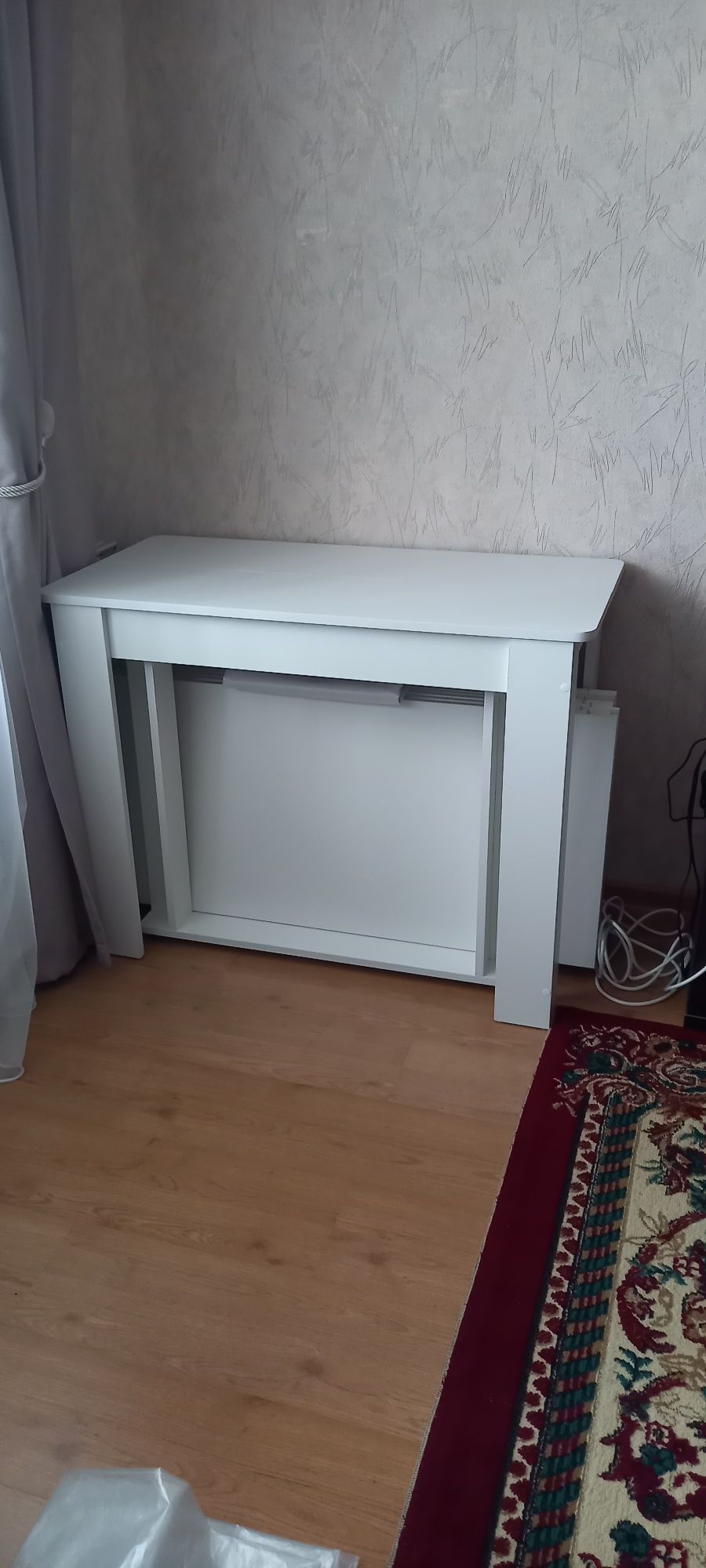Стол трансформер, и стулья.