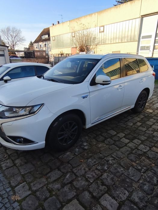 Mitsubishi Outlander 2.0 hibrid