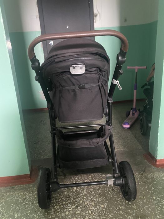 Коляска 2 в 1, прогулочная и люлька