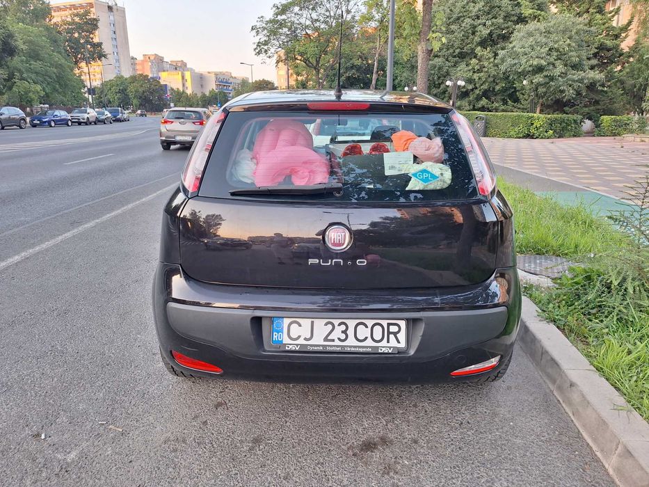 Vand fiat punto 1.4 cu gaz 2011