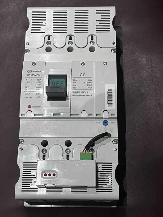 Întrerupător automat (circuit breaker)  pentru aplicații industriale.