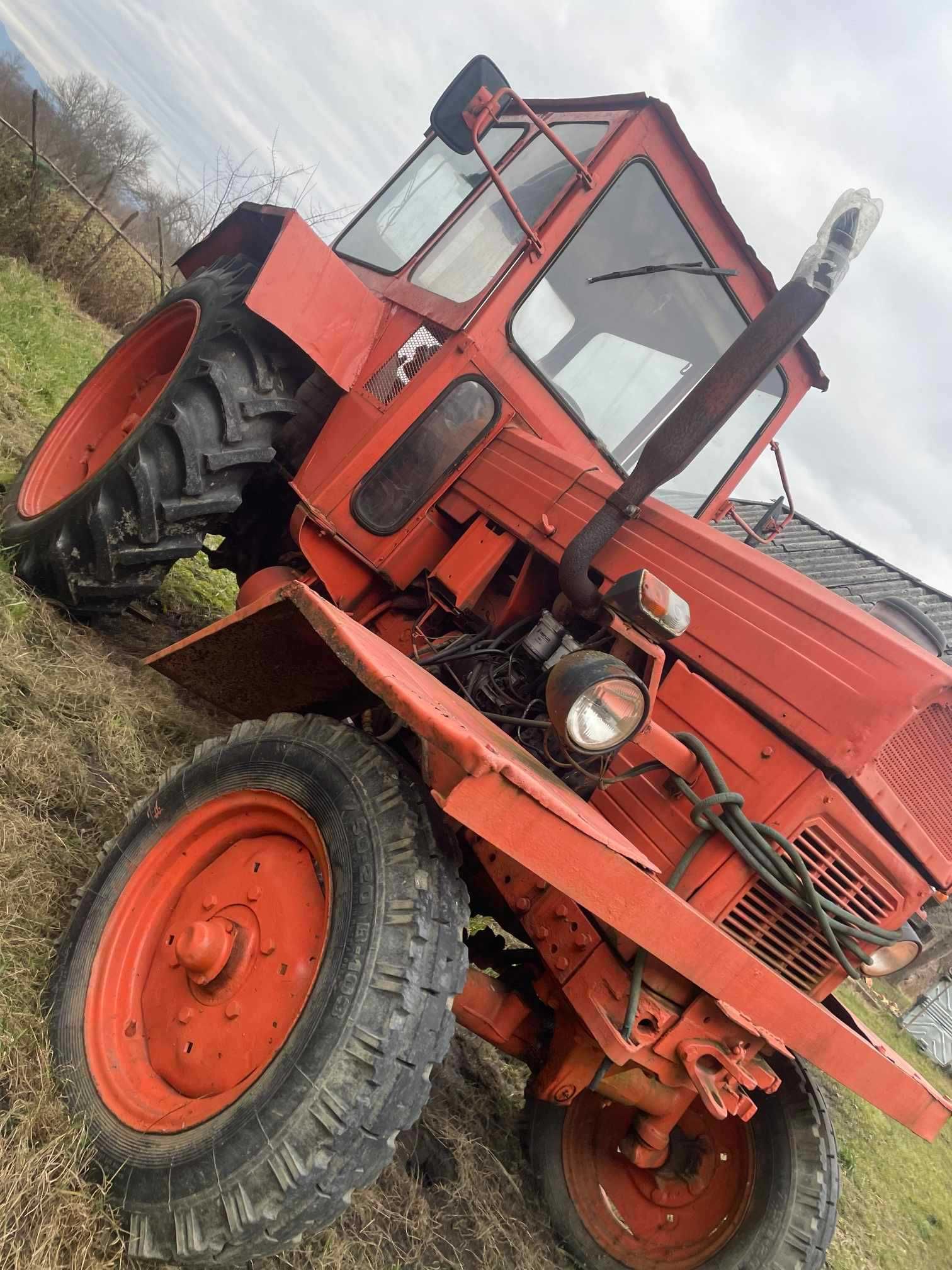 Vând tractor românesc