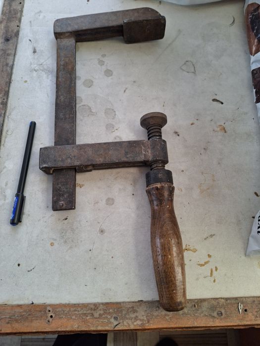 Продается мощная струбцина