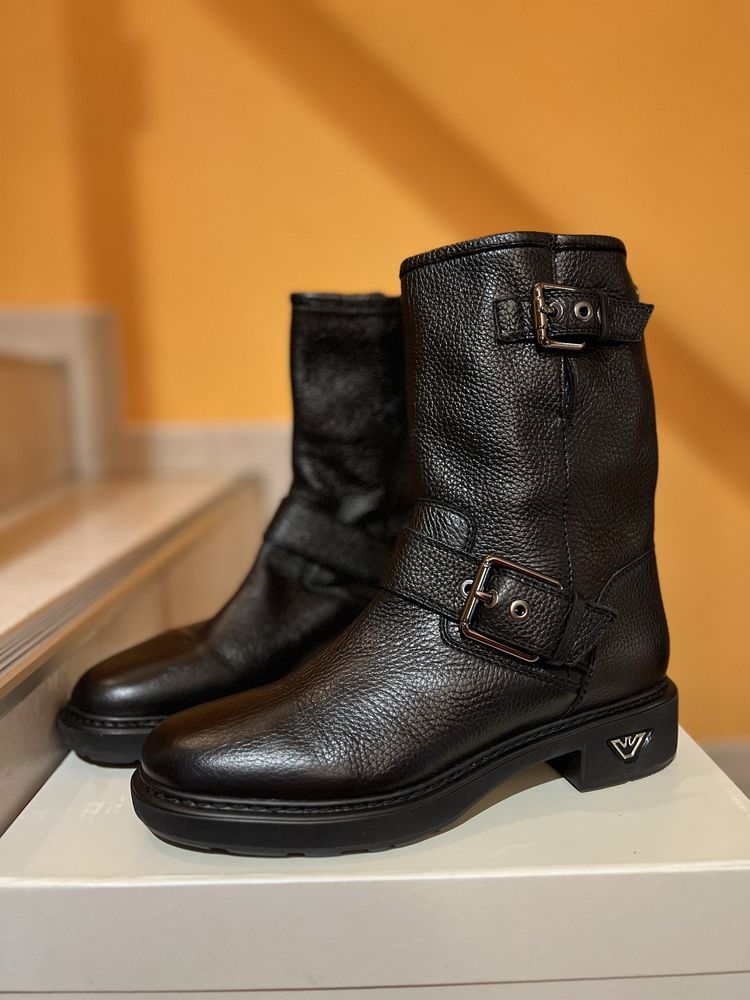 Emporio Armani Black - Чисто Нови.