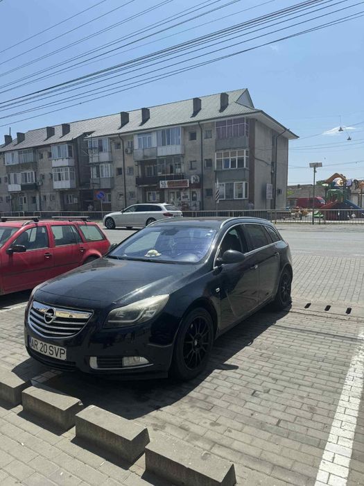 Vând Opel insignia