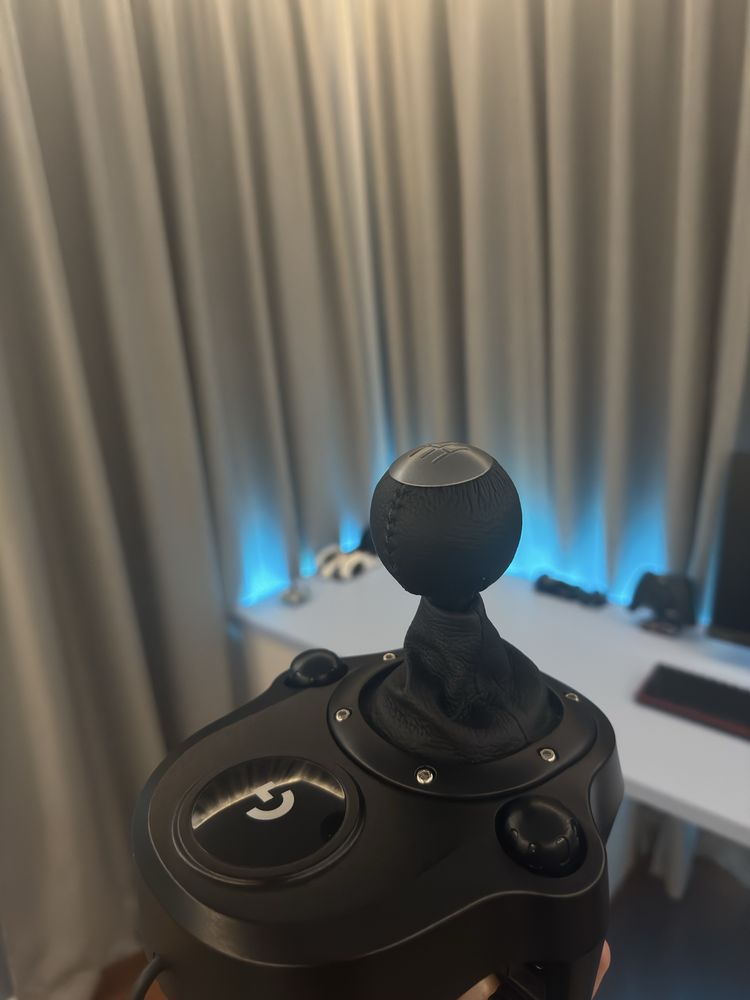 Logitech G923 Racing Wheel + Pedals + Shifter | Перфектно състояние