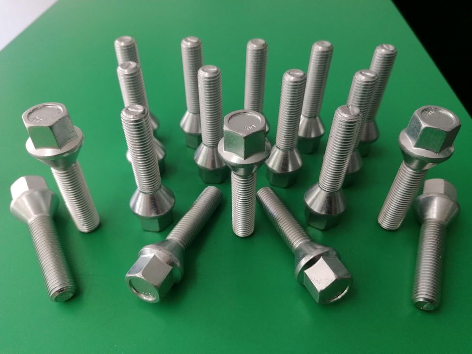 Prezoane BMW lungi si standard pentru jante aliaj si distanțiere.