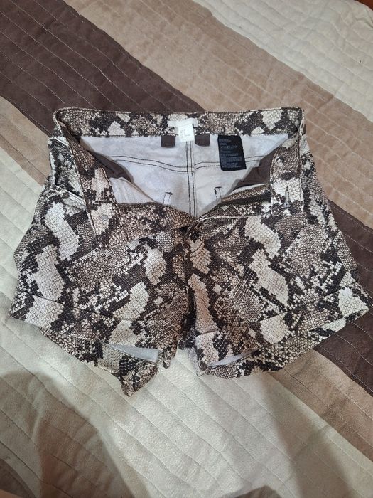 Rochie Pull&Bear, pantaloni animal print H&M