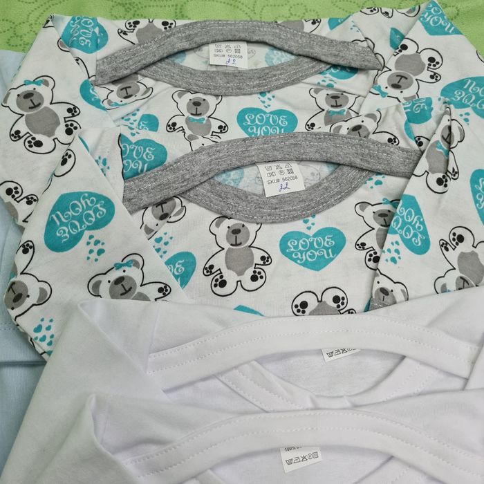 6 body bebe  plus o pereche pantaloni 0-3 luni