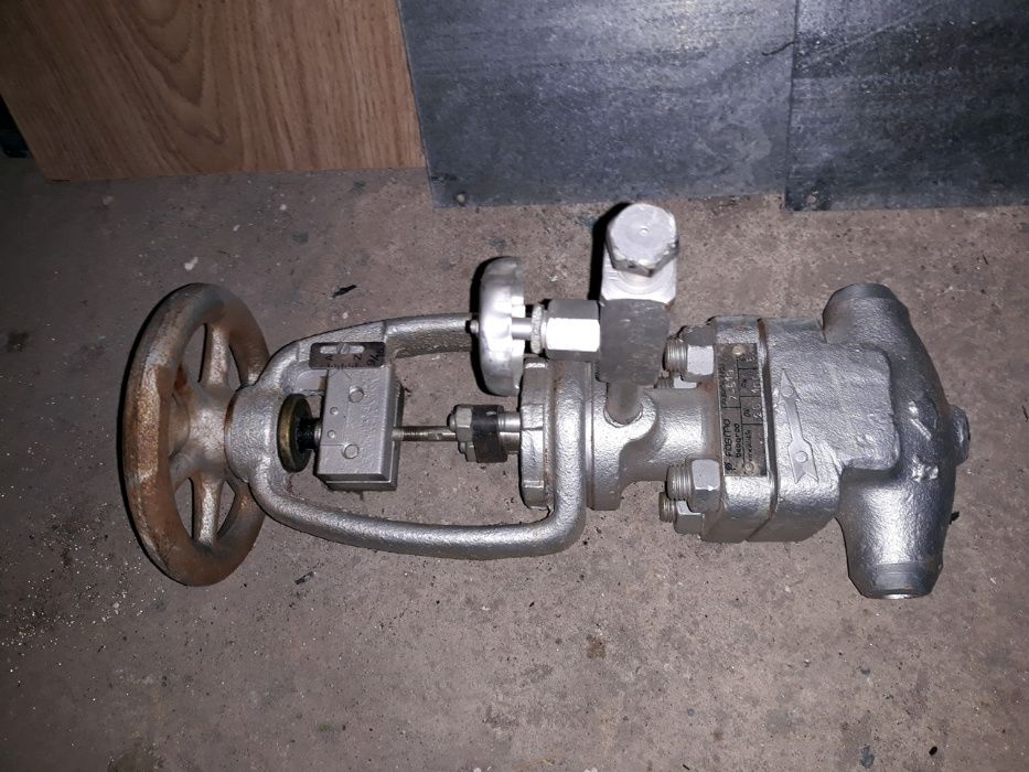 Продава спирателен кран, вентил шибърен, вентили, кранове - 5 бр.