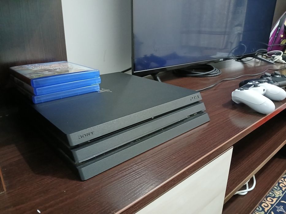 Sony Playstation 4 Pro 1000gb 2 джойстика все шнуры коробка