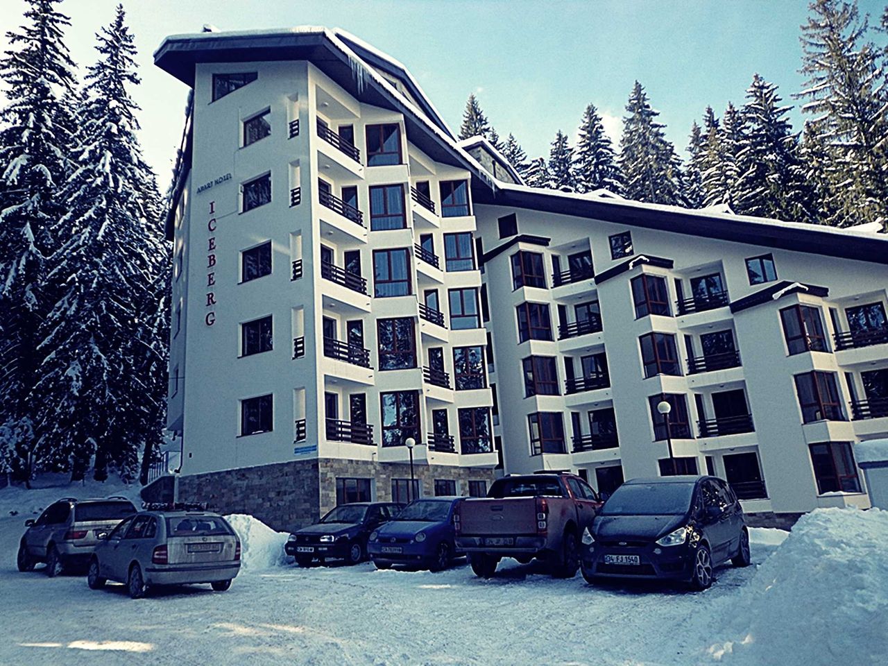 Дава се под наем Двустаен апартамент в к.к. Пампорово - 50 кв.м за 255 € - Снимка #2