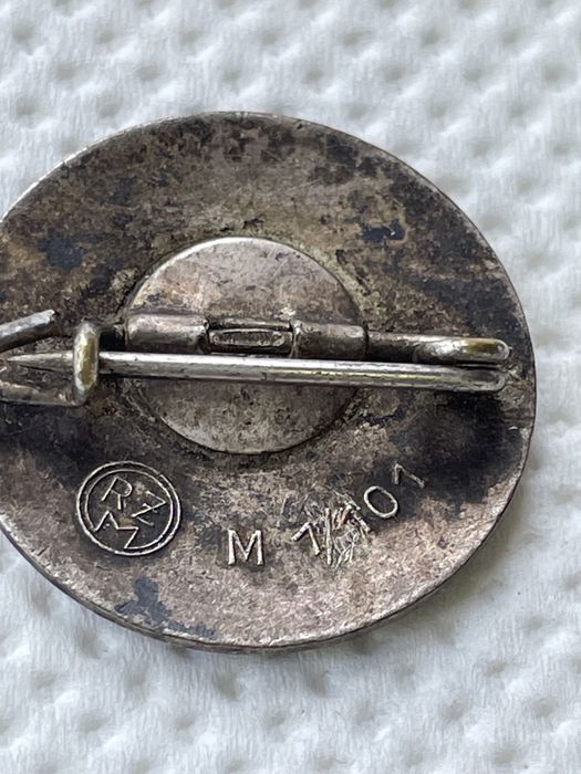 Doua insigne ww2 NSDAP