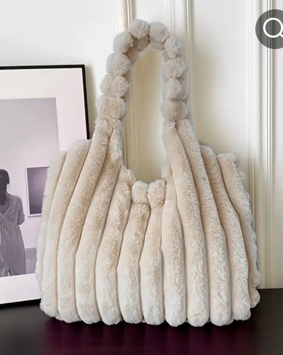 Уникано удобна и стилна плюшена чанта, в корейски стил