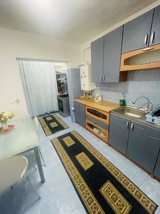 De vanzare apartament 3 camere decomandat!